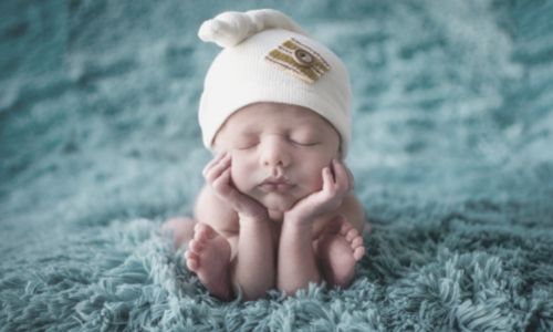 recém nascido em ensaio newborn